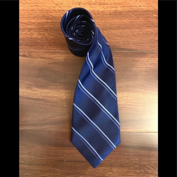 🌿SALE🌿Like New Dressy JONES New York Navy Blue 100% Silk Striped Necktie - Picture 1 of 10